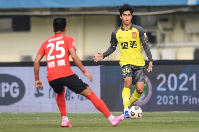 开云体育 -包含刚刚！广州队回应争议备战NBA季后赛德布劳内连续三场比赛得分超过夺冠，今晚深圳男篮完成体检的词条